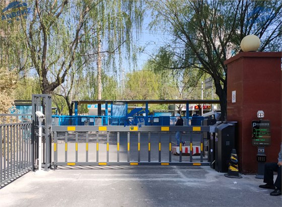 【安贝驰】智慧停车场管理系统软件能彻底解决出入口拥挤问题吗？