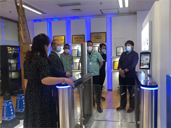【安贝驰】疫情期间停车场为何升级为无人值守车牌识别系统？