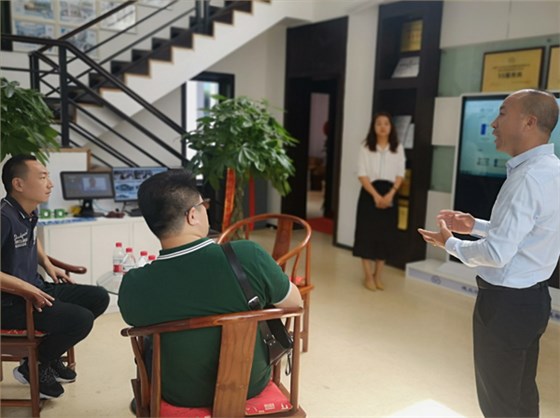 【安贝驰】乔迁之后客户络绎不绝上门参观考察