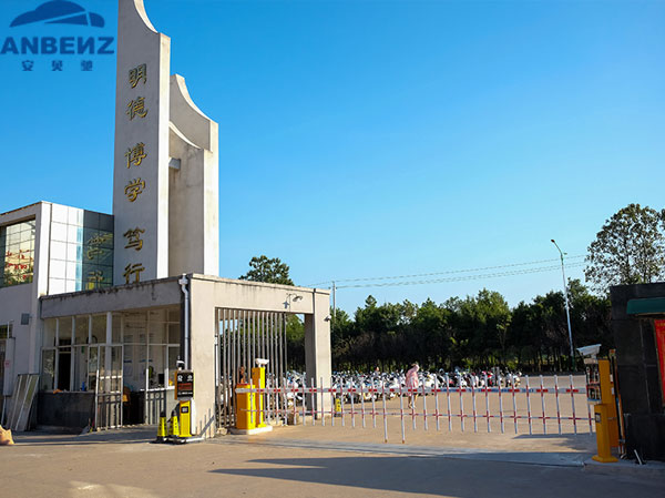一套完整的无人值守停车场系统包括那些内容？