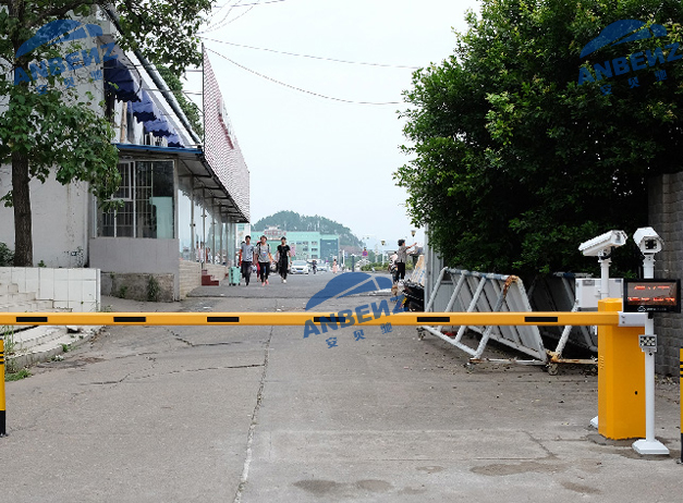 【安贝驰】不要让“停车难”拖住疫后消费的步伐